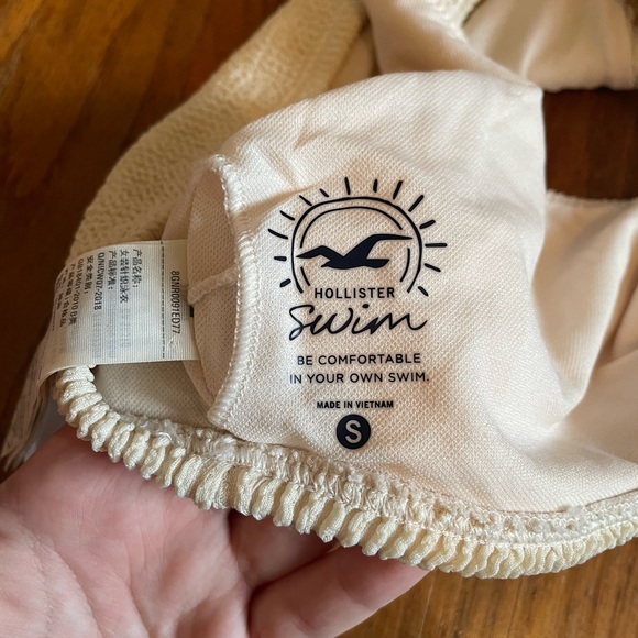 HOLLISTER SWIM TOP - Picture 2 of 2